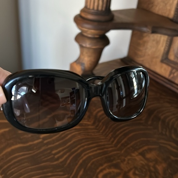 Chanel Bow Sunglasses - Picture 8 of 13